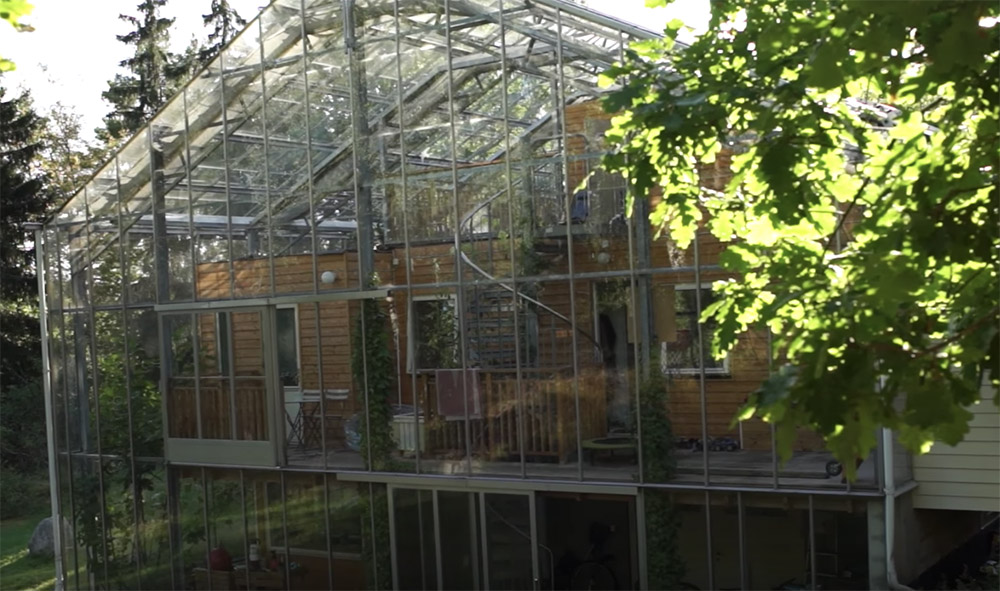 greenhouse around house