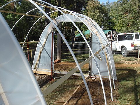 How to build a hoop greenhouse