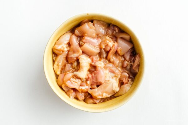 marinating chicken for kung pao chicken | www.iamafoodblog.com