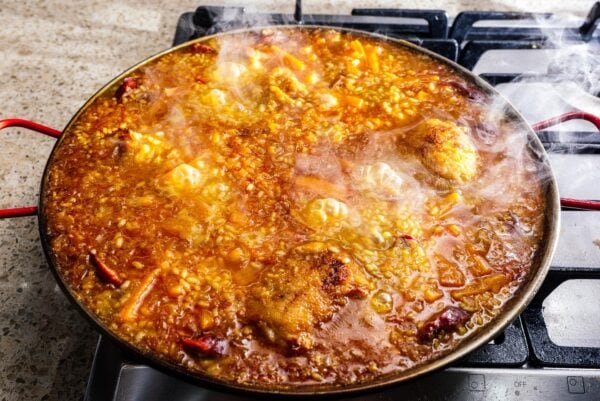 making paella | www.iamafoodblog.com
