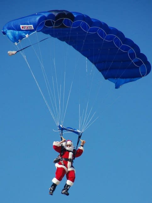 SkyDive Santa