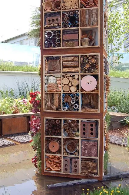 Bee hotels