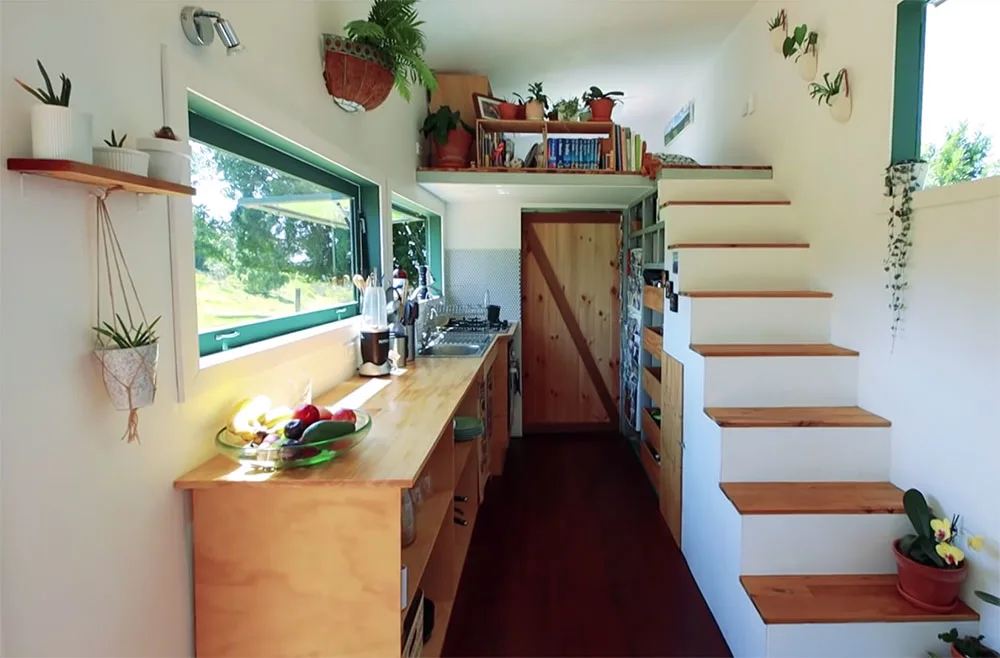 Inspiring off grid tiny house